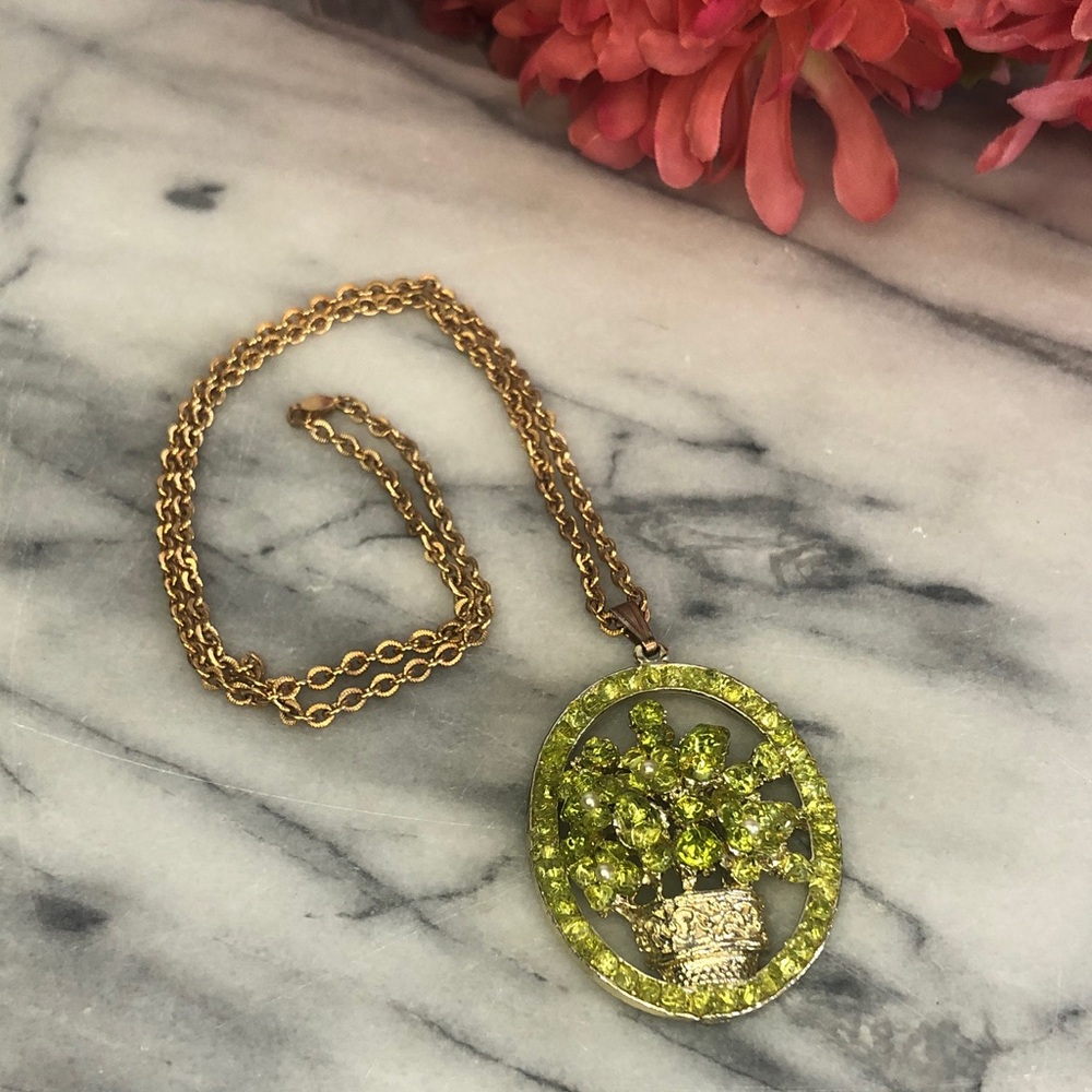 Vintage AVON Floral Basket Bouquet Flower green chunky gold necklace in gold